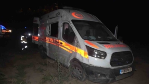 elazigda-ambulans-sarampole-uctu-iki-yaralinin-yasam-mucadelesi-qykIh7hp.jpg