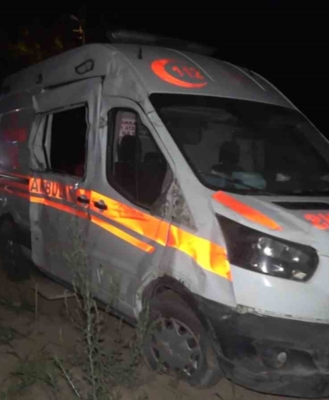 elazigda-ambulans-sarampole-uctu-iki-yaralinin-yasam-mucadelesi-qykIh7hp.jpg