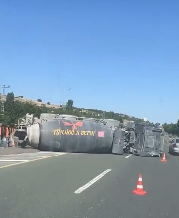 elazigda-beton-mikserinin-devrilmesi-sonucu-1-kisi-yaralandi-pgYzPscW.jpg
