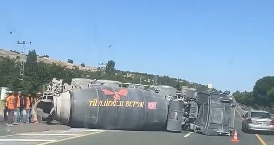 Elazığ'da Beton Mikserinin Devrilmesi Sonucu 1 Kişi Yaralandı Elazığ’da Beton Mikserinin Devrilmesi Sonucu 1 Kişi Yaralandı