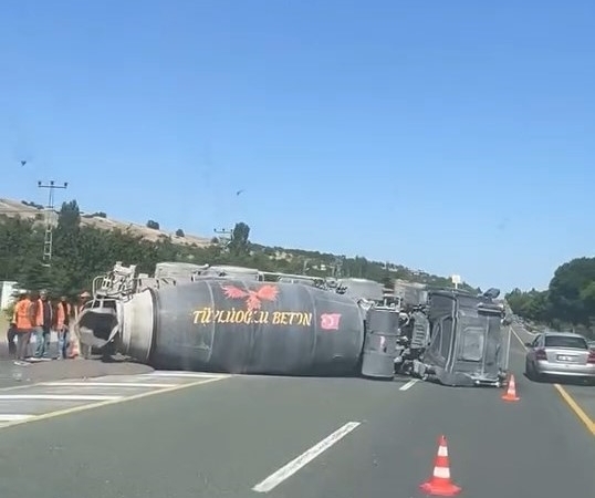 elazigda-beton-mikserinin-devrilmesi-sonucu-1-kisi-yaralandi-pgYzPscW.jpg