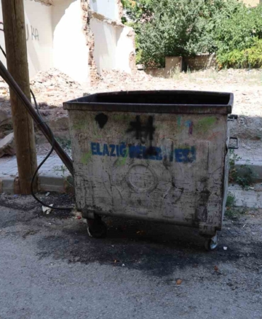 elazigda-cop-konteynerinde-terkedilmis-yeni-dogmus-bebek-bulundu-BQ73X2lt.jpg