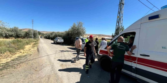 Elazığ'da Direğe Çarpan Araçta 1 Kişi Yaralandı Elazığ’da Direğe Çarpan Araçta 1 Kişi Yaralandı