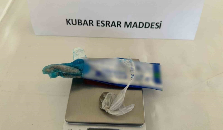 elazigda-dis-macunu-tupu-icinden-esrar-cikti-sok-edici-olay-bIKD3MEq.jpg