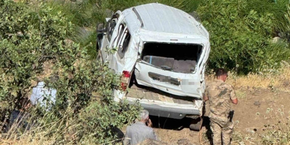Elazığ'da Hafif Ticari Araç Şarampole Uçtu: 1 Kişi Hayatını Kaybetti Elazığ’da Hafif Ticari Araç Şarampole Uçtu: 1 Kişi Hayatını Kaybetti