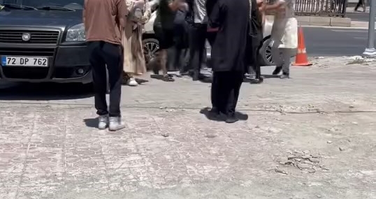 Elazığ'da Kaza Sonrası Yaşanan Kavga Anları Kameralara Yansıdı Elazığ’da Kaza Sonrası Yaşanan Kavga Anları Kameralara Yansıdı