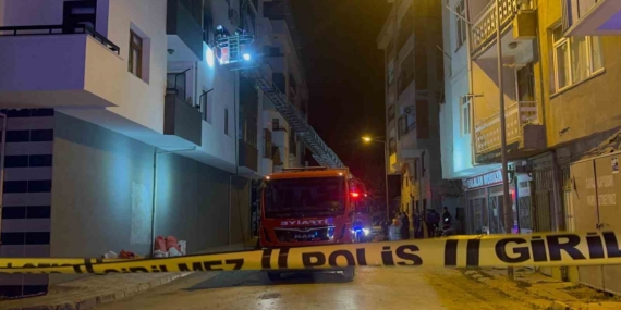 Elazığ'da Korkutan Yangın: Dumandan Etkilenen 1 Kişi Hastaneye Kaldırıldı Elazığ’da Korkutan Yangın: Dumandan Etkilenen 1 Kişi Hastaneye Kaldırıldı