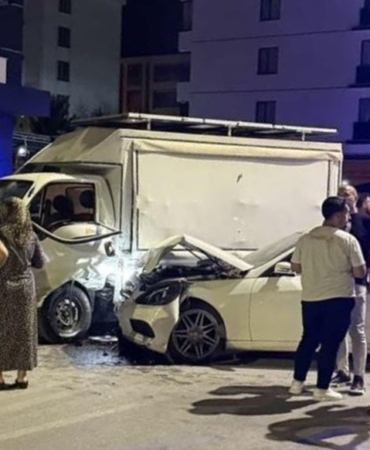 elazigda-pikap-ve-otomobil-carpisti-3-kisi-yaralandi-bqw1uCmP.jpg
