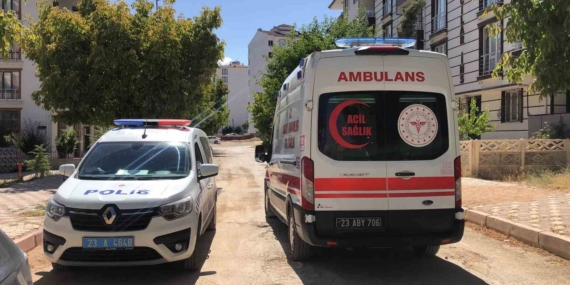Elazığ'da Sokakta Ses Yapan Bisikletle Oynayan Çocuk Bir Şahıs Tarafından Hastanelik Edildi Elazığ’da Sokakta Ses Yapan Bisikletle Oynayan Çocuk Bir Şahıs Tarafından Hastanelik Edildi