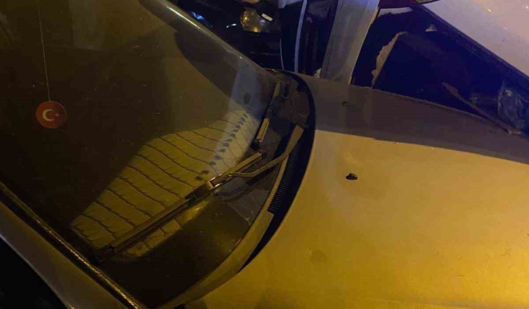elazigda-takla-atan-arac-park-halindeki-otomobillere-carpti-YS5pW5m9.jpg