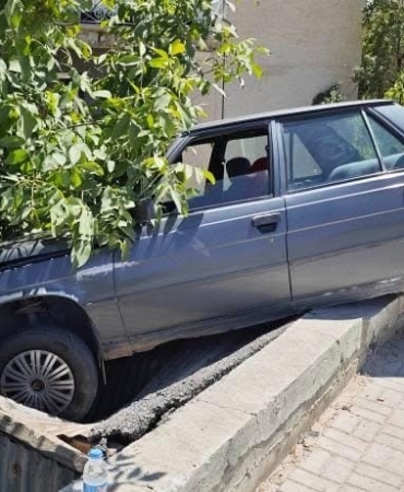 elazigda-tekerlek-patlayinca-otomobil-komurlugun-uzerine-cikti-xtG3tQgZ.jpg