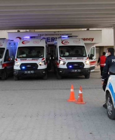 elazigda-zincirleme-trafik-kazasi-1-kisi-yaralandi-nrJ6SZsU.jpg
