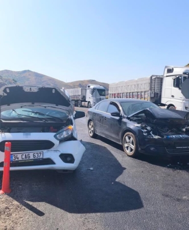 elazigda-zincirleme-trafik-kazasi-1-kisi-yaralandi-uIHd1nB4.jpg