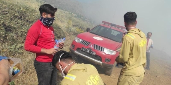Elazığ'daki Yeniden Patlak Veren Örtü Yangınına Acil Müdahale Başladı Elazığ’daki Yeniden Patlak Veren Örtü Yangınına Acil Müdahale Başladı