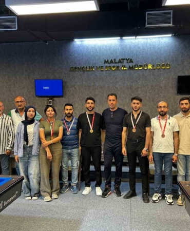 elazigli-bilardo-sporcusu-buyuk-basariya-imza-atti-OWOS5d6l.jpg