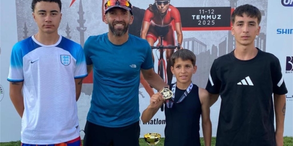 Elazığlı Sporcuların Türkiye Şampiyonasındaki Çifte Zaferi Elazığlı Sporcuların Türkiye Şampiyonasındaki Çifte Zaferi