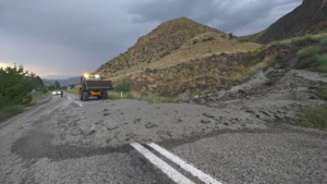 erzurumda-sel-felaketi-yollar-kapandi-hayat-durdu-Il2ruYFc.jpg