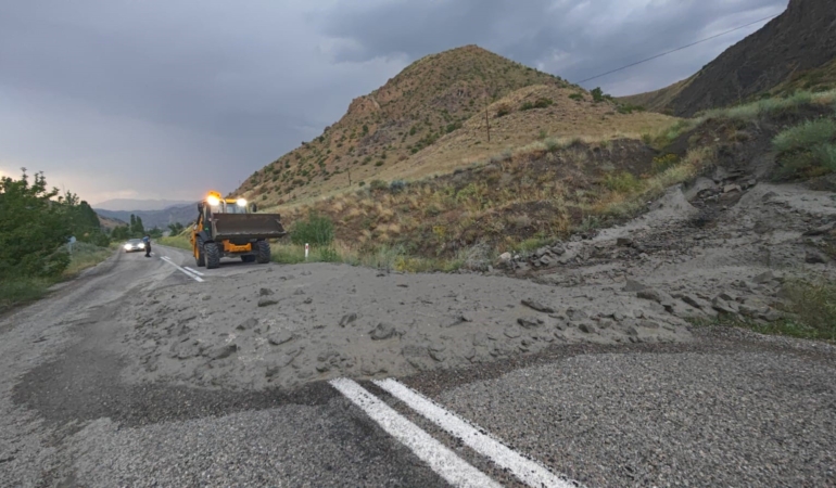 erzurumda-sel-felaketi-yollar-kapandi-hayat-durdu-Il2ruYFc.jpg