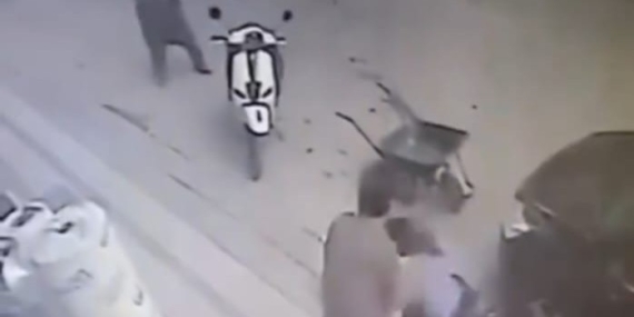 Eski Eşinin Cinayet Anı Kameraya Yansıdı: Şok Edici Görüntüler Eski Eşinin Cinayet Anı Kameraya Yansıdı: Şok Edici Görüntüler