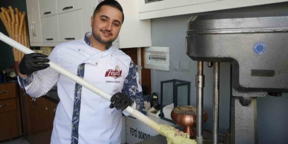 Gaziantep'in Eşsiz Antep Fıstıklı Dondurmasına Artan İlgi Gaziantep’in Eşsiz Antep Fıstıklı Dondurmasına Artan İlgi