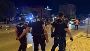 gaziantepte-3-aracli-kazada-savas-alani-goruntusu-6-yarali-12-gozalti-speBcrzr.jpg