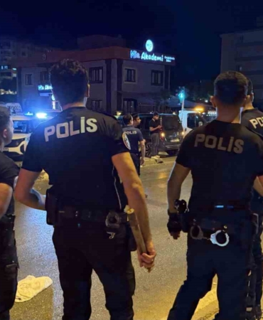 gaziantepte-3-aracli-kazada-savas-alani-goruntusu-6-yarali-12-gozalti-speBcrzr.jpg