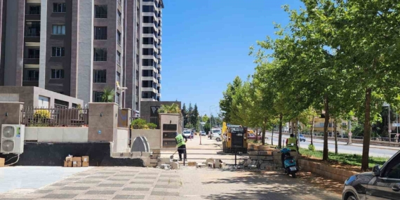 Gaziantep'te Kapanan Yol, İki Bina Arasında Kriz Yarattı Gaziantep’te Kapanan Yol, İki Bina Arasında Kriz Yarattı