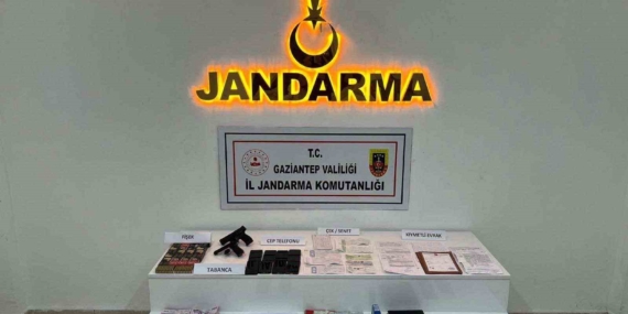 Gaziantep'te Nitelikli Dolandırıcılık Çetesi Çökertildi: 6 Kişi Tutuklandı Gaziantep’te Nitelikli Dolandırıcılık Çetesi Çökertildi: 6 Kişi Tutuklandı