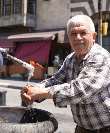 gaziantepte-sicak-havadan-bunalanlar-cesme-basinda-ferahladi-TljiytGk.jpg