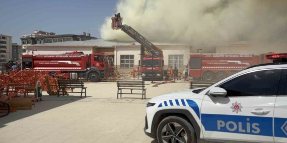 Gaziantep'teki Meslek Lisesinde Mobilya Atölyesinde Meydana Gelen Yangın Olayı Gaziantep’teki Meslek Lisesinde Mobilya Atölyesinde Meydana Gelen Yangın Olayı