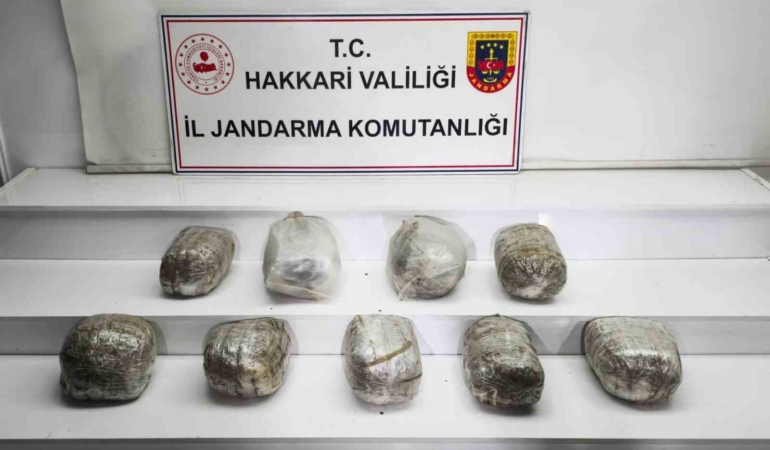 hakkaride-14-kilo-skunk-maddesi-yakalandi-uyusturucu-operasyonu-basariyla-tamamlandi-ZlBINv2H.jpg
