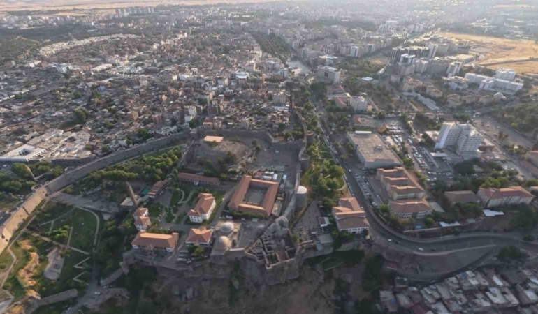 havadan-diyarbakirin-tarihi-guzelliklerini-kesfeden-manzara-tutkunlari-hx7R71zc.jpg