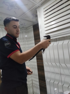 havalandirma-boslugunda-mahsur-kalan-karga-basariyla-kurtarildi-Dtz3sYs7.jpg