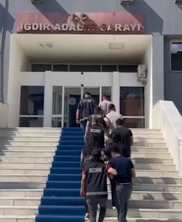 igdir-ve-kayseride-yetenekli-dolandiricilik-agi-cozuldu-5-kisi-tutuklandi-aXsFuZnu.jpg