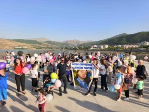 kansere-karsi-verdigi-mucadeleyle-anilan-duygu-icin-gokyuzune-balonlar-ucuruldu-UuIskCHc.jpg