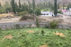 karsta-sel-felaketinin-anbean-goruntuleri-2WmZ3QJZ.jpg
