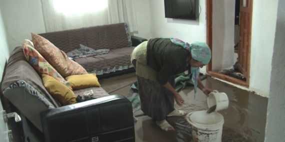 Kars'ta Şiddetli Yağışlar Sel Felaketine Neden Oldu: Evler Sular Altında Kaldı Kars’ta Şiddetli Yağışlar Sel Felaketine Neden Oldu: Evler Sular Altında Kaldı