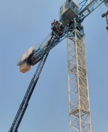 kule-vincte-fenalasan-operatoru-itfaiye-ekipleri-kurtardi-cPTqrx2E.jpg