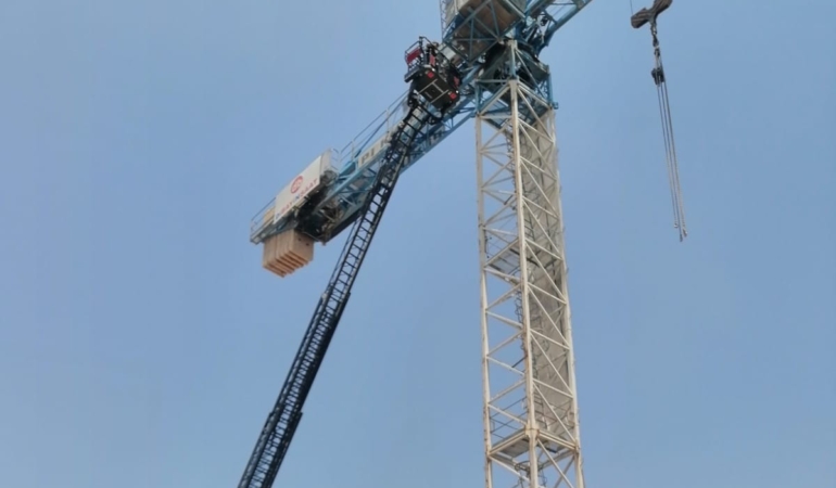 kule-vincte-fenalasan-operatoru-itfaiye-ekipleri-kurtardi-cPTqrx2E.jpg