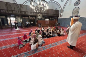 kuran-kursu-ogrencileri-husrev-pasa-camiinde-manevi-huzuru-yasadi-fW6FzLaD.jpg