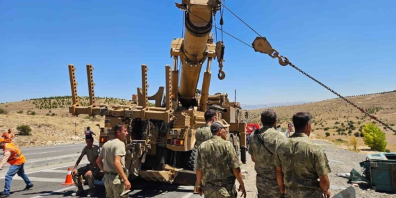 Malatya'da Askeri Araç Devrildi: İki Asker Yaralandı Malatya’da Askeri Araç Devrildi: İki Asker Yaralandı
