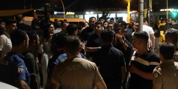 Malatya'da Partililer ile Vatandaşlar Arasında Çıkan Kavga: 1 Kişi Yaralandı Malatya’da Partililer ile Vatandaşlar Arasında Çıkan Kavga: 1 Kişi Yaralandı