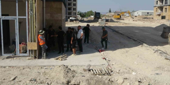 Malatya'da Şantiye İşçileri Arasında Çıkan Kavga: 16 Kişi Yaralandı Malatya’da Şantiye İşçileri Arasında Çıkan Kavga: 16 Kişi Yaralandı