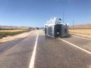 malatyada-tanker-devrildi-bir-kisi-yaralandi-olayin-detaylari-bEYOZzp8.jpg