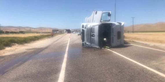 Malatya'da Tanker Devrildi: Bir Kişi Yaralandı, Olayın Detayları Malatya’da Tanker Devrildi: Bir Kişi Yaralandı, Olayın Detayları