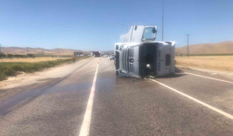 malatyada-tanker-devrildi-bir-kisi-yaralandi-olayin-detaylari-bEYOZzp8.jpg