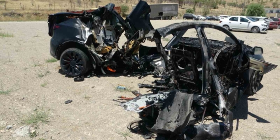 Malatya'da Tesla Faciası: Araç İkiye Bölündü, İki Hemşire Hayatını Kaybetti Malatya’da Tesla Faciası: Araç İkiye Bölündü, İki Hemşire Hayatını Kaybetti