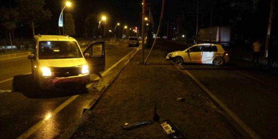 Malatya'da Ticari Araç ile Otomobil Çarpıştı: 2 Kişi Yaralandı Malatya’da Ticari Araç ile Otomobil Çarpıştı: 2 Kişi Yaralandı