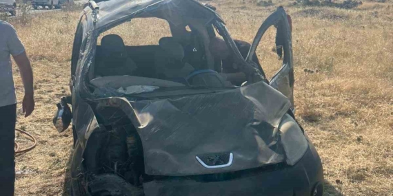 Mardin'de Hafif Ticari Araç Devrildi: 4 Kişi Yaralandı Mardin’de Hafif Ticari Araç Devrildi: 4 Kişi Yaralandı