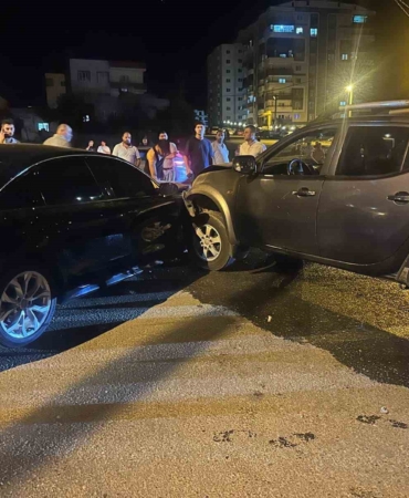 mardinde-otomobil-ve-pikap-carpisti-6-yarali-hPKebJgA.jpg